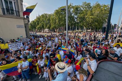 Centenares de venezolanos se manifestaron de forma pacífica este sábado en Londres y otras ciudades del Reino Unido para denunciar los resultados electorales del pasado 28 de julio en Venezuela. 