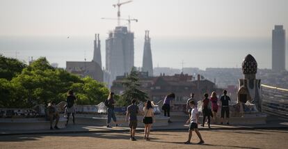 Vista de un Park Güell sin turistas tras su reapertura por el confinamiento del coronavirus.