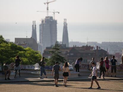 Vista de un Park Güell sin turistas tras su reapertura por el confinamiento del coronavirus.