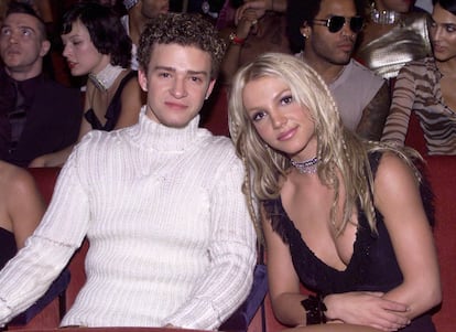Justin Timberlake y Britney Spears en los MTV Music Video Awards celebrados en el Radio City Music Hall de Nueva York el 7 de septiembre del año 2000. 
