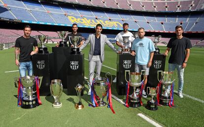 Luis Suárez se despidió ayer del Camp Nou, donde estuvo acompañado de algunos de sus compañeros, entre ellos Messi.