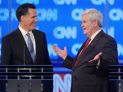 Los candidatos presidenciales republicanos Mitt Romney  y Newt Gingrich en el debate del pasado jueves. 