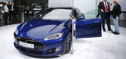 Modelo S de Tesla que ha sido presentado en el sal&oacute;n del autom&oacute;vil de Fr&aacute;ncfort