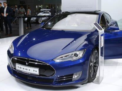 Modelo S de Tesla que ha sido presentado en el sal&oacute;n del autom&oacute;vil de Fr&aacute;ncfort