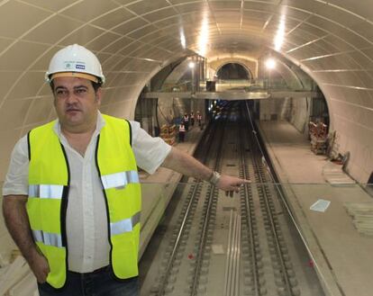 Ernesto Gasco visita ayer las obras de la estación de Intxaurrondo del Metro de San Sebastián.