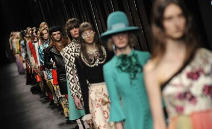 Desfile femenino de la semana de la moda de Milán.