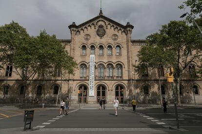 Fachada principal del edificio histórico de la Universidad de Barcelona, una de las obras más destacadas de Elies Rogent.