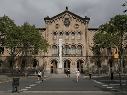 Fachada principal del edificio histórico de la Universidad de Barcelona, una de las obras más destacadas de Elies Rogent.