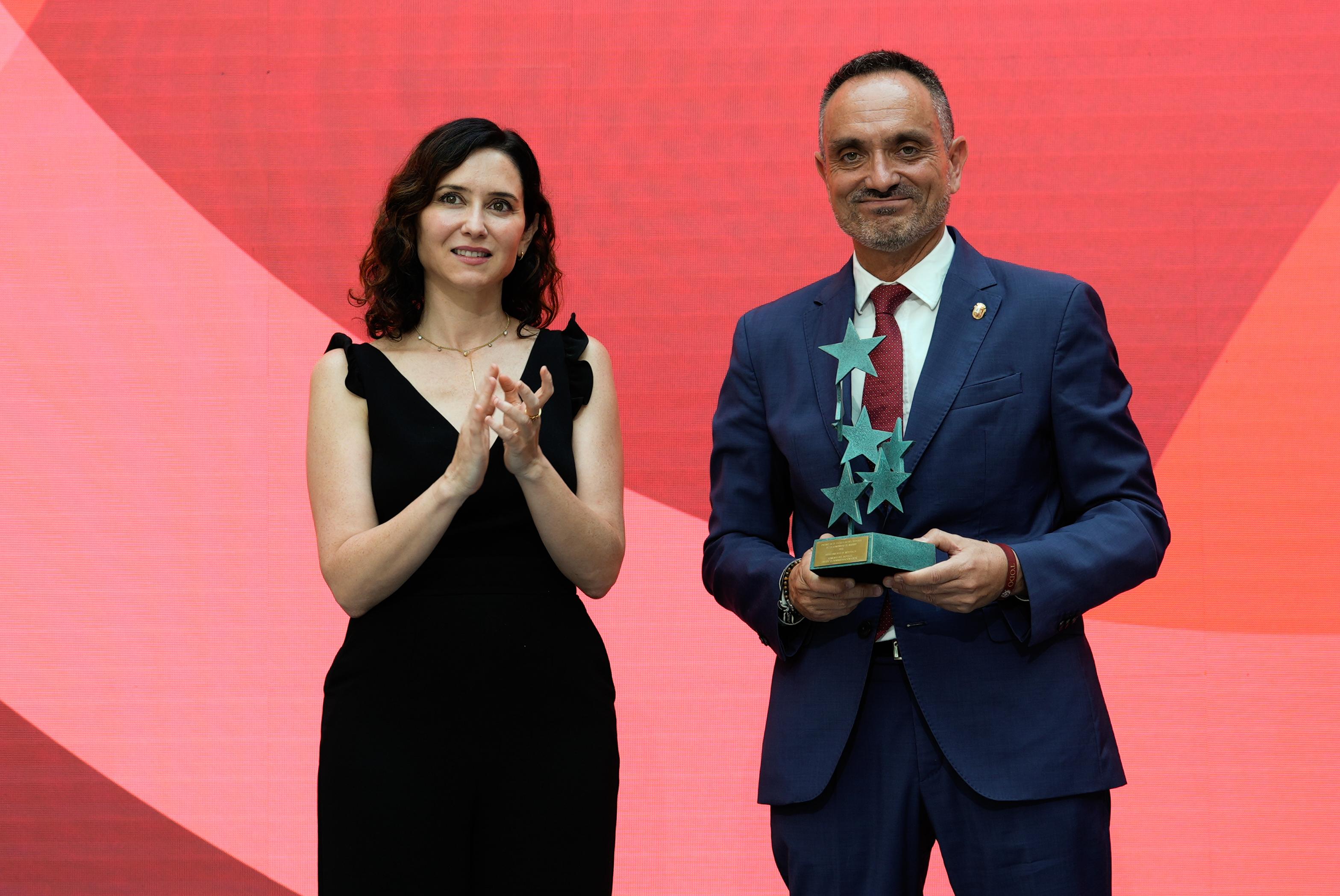 El equipo de Ayuso lanza un bulo para difamar a la mujer que ha denunciado por acoso a un alcalde del PP