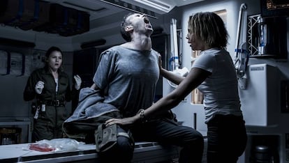 Da esquerda para a direita, Amy Seimetz, Benjamin Rigby e Carmen Ejogo, em 'Alien: Covenant'.