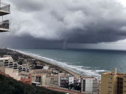 Weekend of rainstorms created unusually large tornado-like sea vortex near Sueca and Cullera on Mediterranean coast