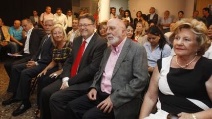 Antonio Garc&iacute;a Miralles, con Ximo Puiig y Joan Lerma, este martes, durante el acto del PSPV-PSOE.