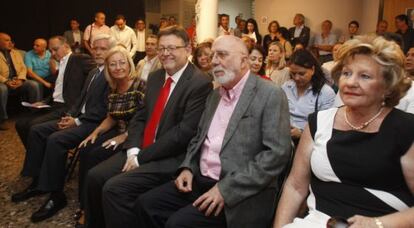 Antonio Garc&iacute;a Miralles, con Ximo Puiig y Joan Lerma, este martes, durante el acto del PSPV-PSOE.