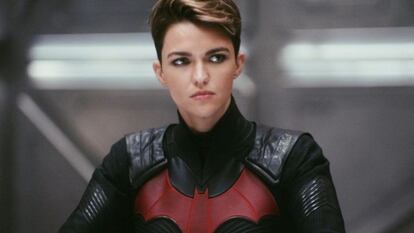 La actriz Ruby Rose, caracterizada como 'Batwoman'.