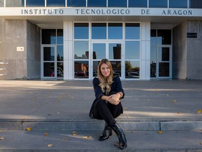 Esther Borao, en la puerta del Instituto Tecnológico de Aragón, del que es directora.