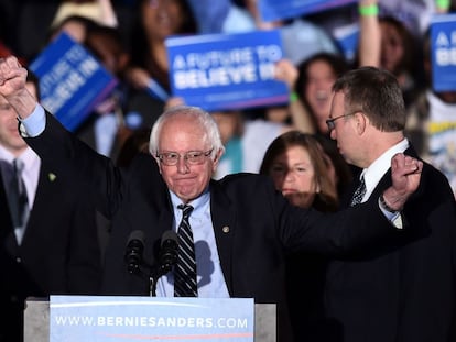 Bernie Sanders celebra la victoria en New Hampshire. 