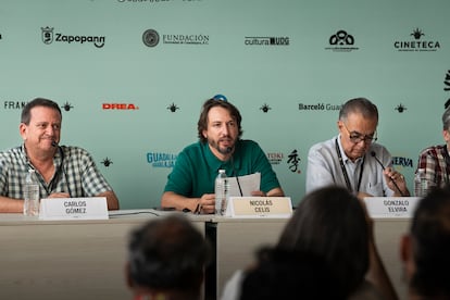 Carlos Gómez, Nicolás Celis y Gonzalo Elvira durante la conferencia de la Federación Mexicana de Productores de Cine, en el Festival Internacional de Cine en Guadalajara, el 7 de junio de 2025.