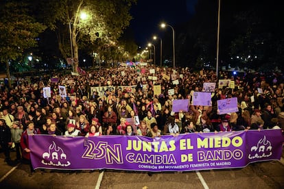 Manifestación convocada por la Comisión 8M del Movimiento Feminista de Madrid, este lunes.