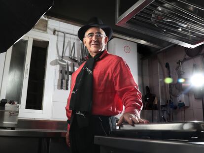 El chef Abraham García, en la cocina de su restaurante Viridiana en Madrid, a finales de octubre de 2022.