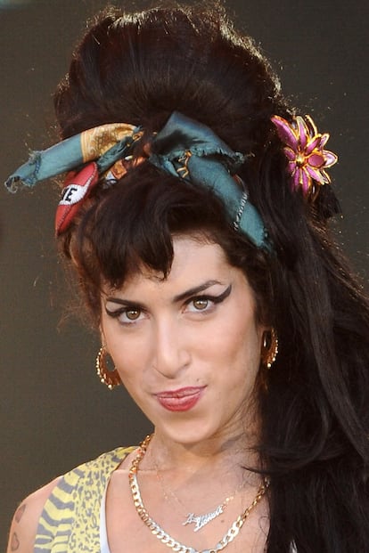 Los pañuelos anudados en el maxi moño de Amy Winehouse eran una de las claves de su estilo.