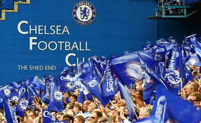 Aficionados del Chelsea, durante un partido en Stamford Bridge.