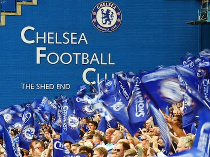Aficionados del Chelsea, durante un partido en Stamford Bridge.