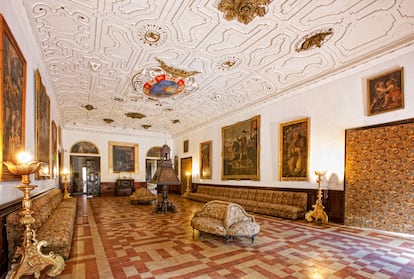 El Salón de Embajadores del palacio de los duques de Medina Sidonia en Sanlúcar de Barrameda, de 1640, es la última gran obra que se efectuó en la residencia.