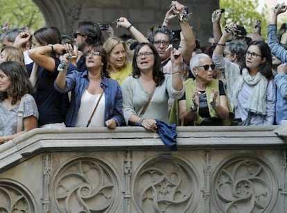 Representantes de la comunidad educativa, dispuestos a abrir colegios el domingo, agitan las llaves de los centros.