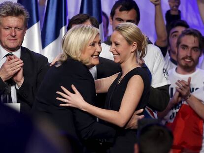 Marine Le Pen y Marion Marechal-Le Pen, durante un acto de campa&ntilde;a, el 10 de diciembre de 2015, en Par&iacute;s (Francia)