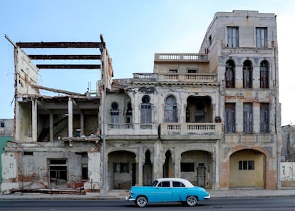Numerosas edificaciones en Cuba están al borde del derrumbe y requieren de una intervención urgente para salvarlas. Como las de la imagen. 