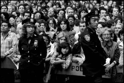 Fotografía perteneciente al libro 'Street Cops' de Jill Freedman publicado por Setanta Books.