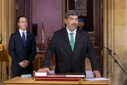 El presidente del Consell de Mallorca, Llorenç Galmés, del PP, a la izquierda de su vicepresidente Pedro Bestard, de Vox, en la toma de posesión de este.