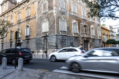 Tráfico en la calle Marqués de Dos Aguas de Valencia en octubre de 2023.