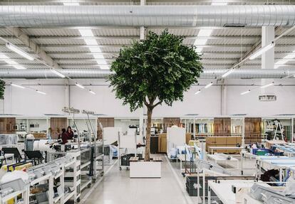 La sala principal de la fábrica de la marca en Bellvei (Tarragona).