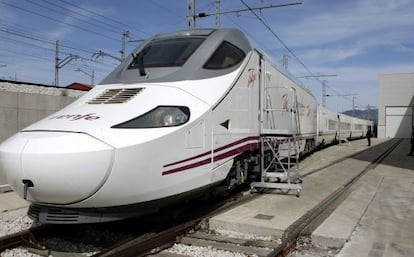 Tren en las instalaciones de la planta de patentes de Talgo, en la localidad madrileña de Las Matas.
