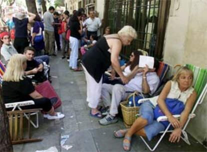 Colas de ciudadanos argentinos ante el Consulado de España en Buenos Aires en enero pasado.