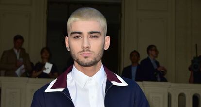 El cantante Zayn Malik en el desfile de Valentino durante la Semana de la Moda de París.