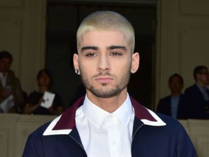 El cantante Zayn Malik en el desfile de Valentino durante la Semana de la Moda de París.