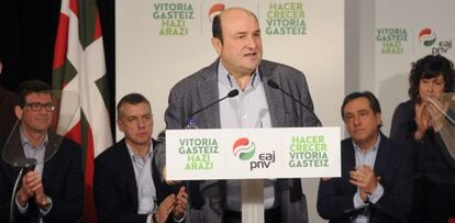 Andoni Ortuzar este domingo en Vitoria en el acto de presentación de la candidatura del PNV al ayuntamiento de la capital alavesa.