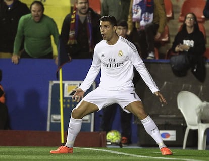 Cristiano celebra su gol de penalti.