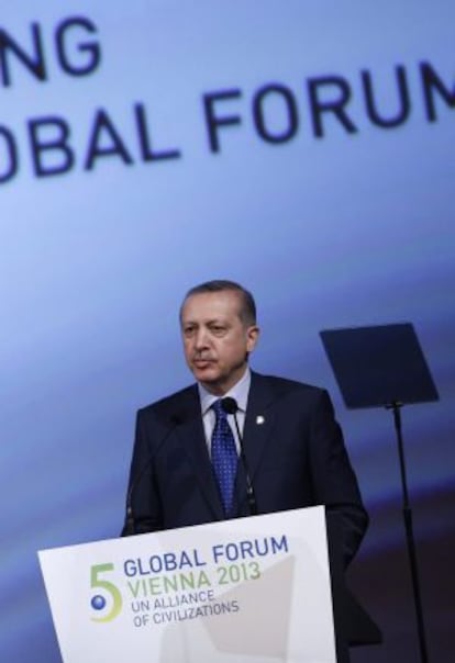 El primer ministro turco, Recep Tayyip Erdogan, durante la inauguración del V Foro de la Alianza de Civilizaciones en Viena, Austria, el 27 de febrero.