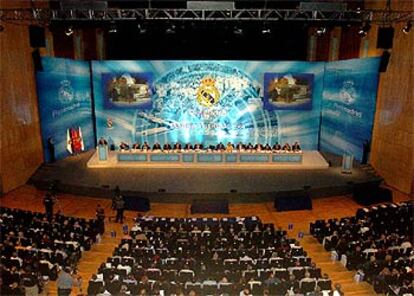 Imagen de la asamblea, ayer, en el Palacio Municipal de Congresos de IFEMA.
