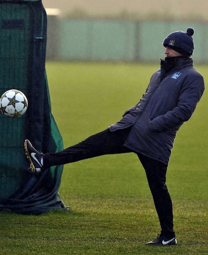 Roberto Mancini durante el entrenamiento del Manchester City.