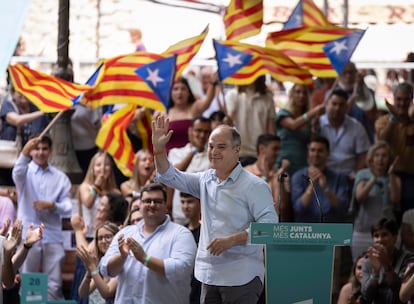 Jordi Turull es aplaudido al termino de su intervención, este domingo.