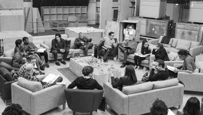 El reparto de la nueva &#039;Star wars&#039; con el director, JJ Abrams, el guionista Lawrence Kasdan y la productora Kathleen Kennedy