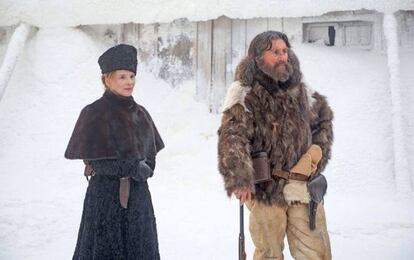 Juliette Binoche y Gabriel Byrne, en 'Nadie quiere la noche'.