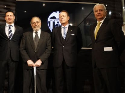 Los expresidentes Paco Roig, primero por la derecha y Agustín Morera; en el centro Octavio Milego, hijo del primer presidente del club; Amadeo Salvo y Jaume Ortí, otro expresidente. El pasado día 18, conmemorando el 95 cumpleaños del club.