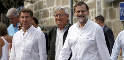 El presidente del Gobierno, Mariano Rajoy acompa&ntilde;ado del presidente de la Xunta, Alberto N&uacute;&ntilde;ez Feij&oacute;o, y el alcalde de de Mondariz, Jos&eacute; Antonio Lorenzo. 