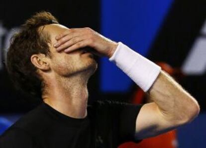 Murray se lamenta de un fallo