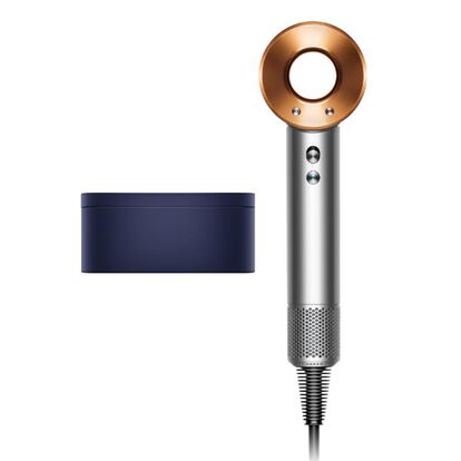 Una de las últimas ediciones del emblemático secador de pelo Supersonic de Dyson: incluye cinco accesorios de moldeado, control inteligente del calor y motor digital Dyson V9. 6% de descuento: ahorra 30 euros.